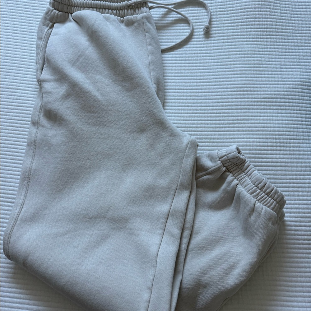 Zara Cream Track Pants with Elastic Waistband and Relaxed Fit - Picture 3 of 4